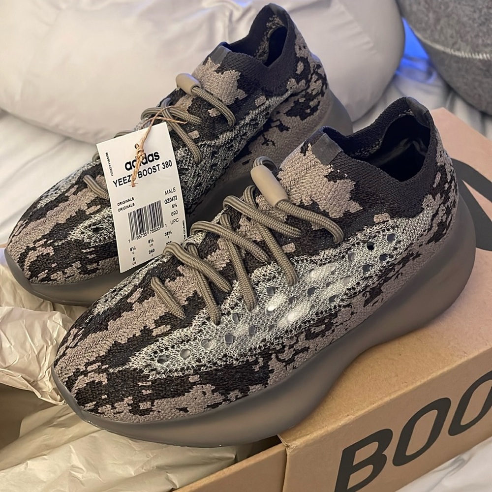 Brand New Yeezy Boost 380 Stone Salt Mens 6 Women’s 7.5